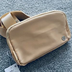 Lululemon everywhere belt 1L